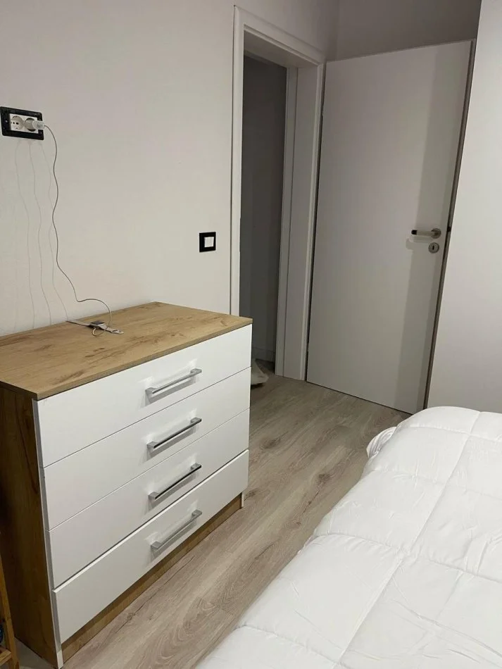Tirane, jepet me qera apartament 1+1 Kati 1, 50 m² 500 € (Rruga e Kavajes,prane rruges Shefqet Musaraj)