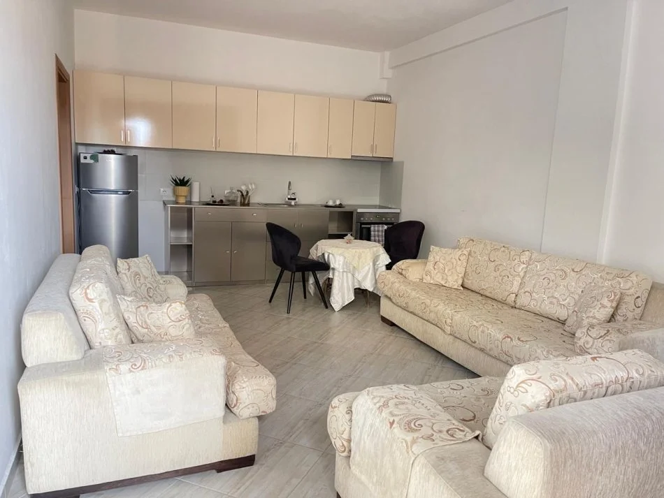 Tirane, jap me qera shtepi 1+1+Aneks+Ballkon Kati 1, 70 m² 350 € (Leka e madh)