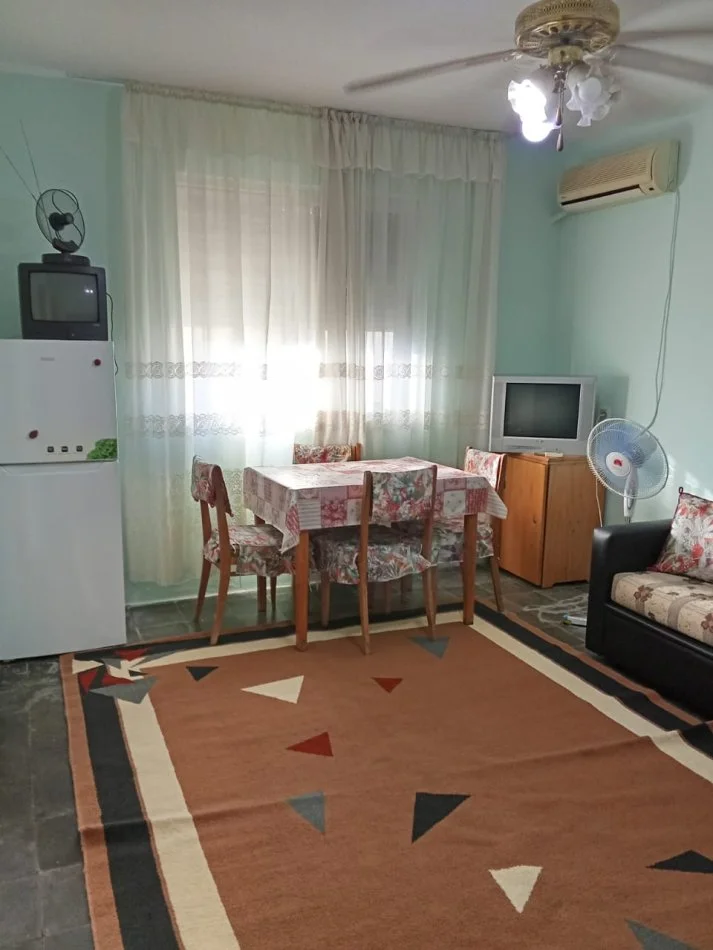 Tirane, jepet me qera apartament 1+1+Ballkon Kati 3, 88 m² 450 € 
