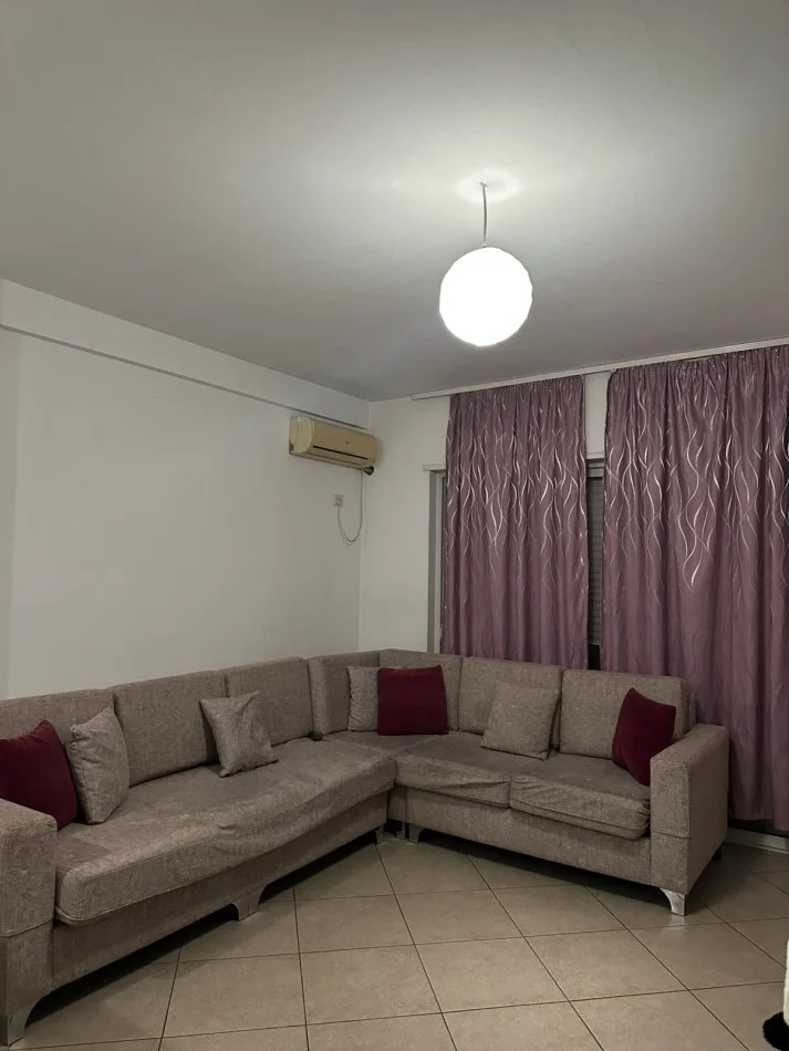 Tirane, jepet me qera apartament 1+1 Kati 5, 65 m² 400 € (Zgara 5 Maji)
