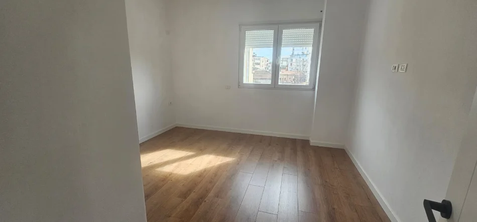Tirane, shitet apartament 3+1 , 135 m² 320.000 € 