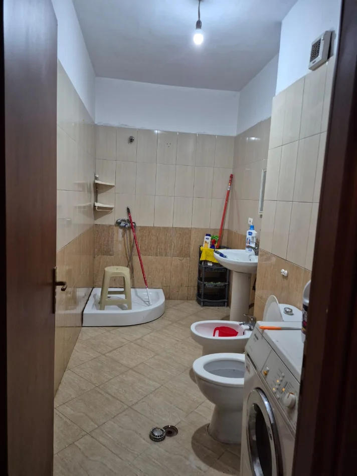 Tirane, jepet me qera apartament 2+1+Ballkon Kati 4, 72 m² 400 € (Prane 2 Palmave)