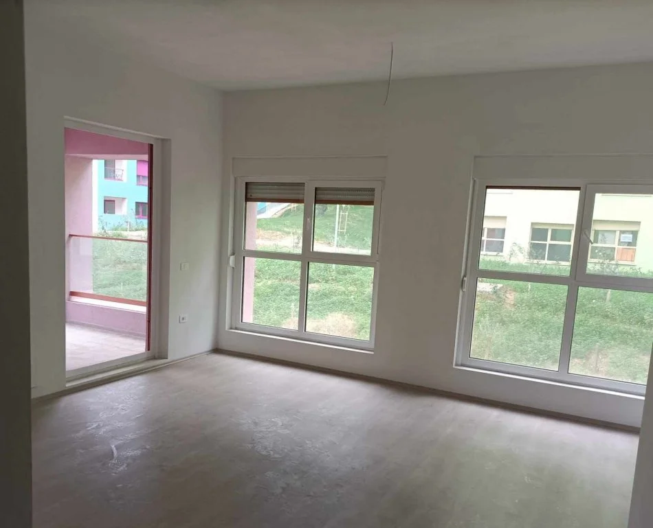 Tirane, shitet apartament 2+1+Ballkon , 83 m² 129.000 € (Ali Demi)