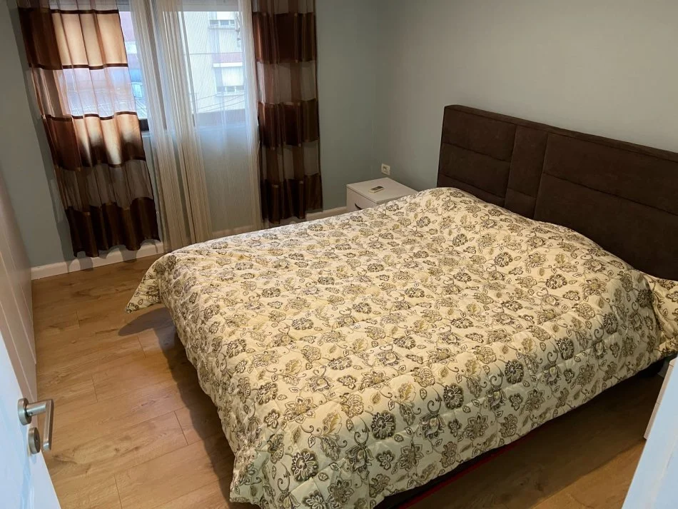 Tirane, jepet me qera apartament Kati 4, 97 m² 500 € 