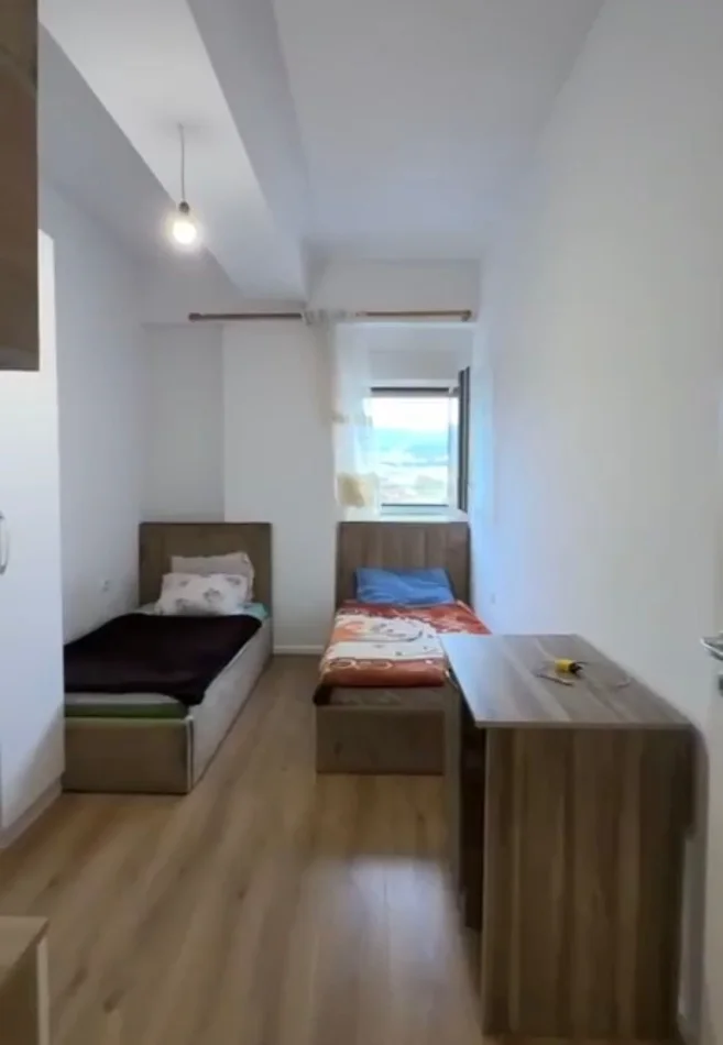 Tirane, jepet me qera apartament 2+1 Kati 4, 100 m² 500 € (Ali Demi)