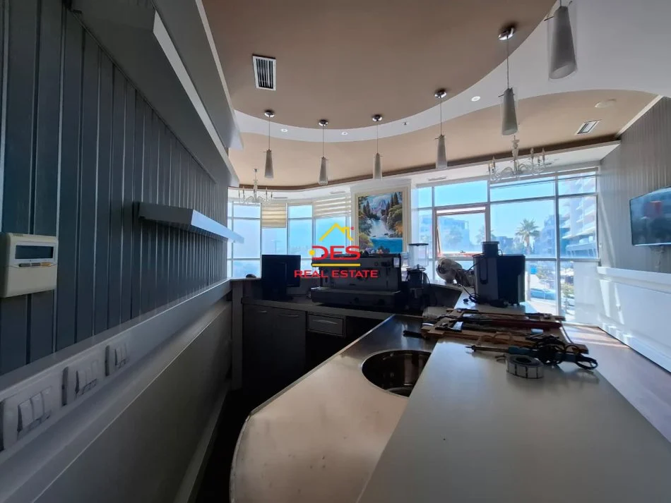 Vlore, jepet me qera lokal Kati 2, 60 m² 800 € (Rruga Çamëria)