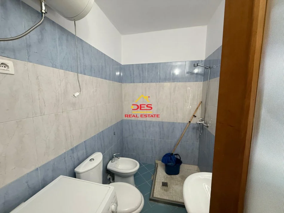 Vlore, jepet me qera apartament 1+1+Ballkon Kati 7, 75 m² 350 € (Rr Kosova, Vlorë)