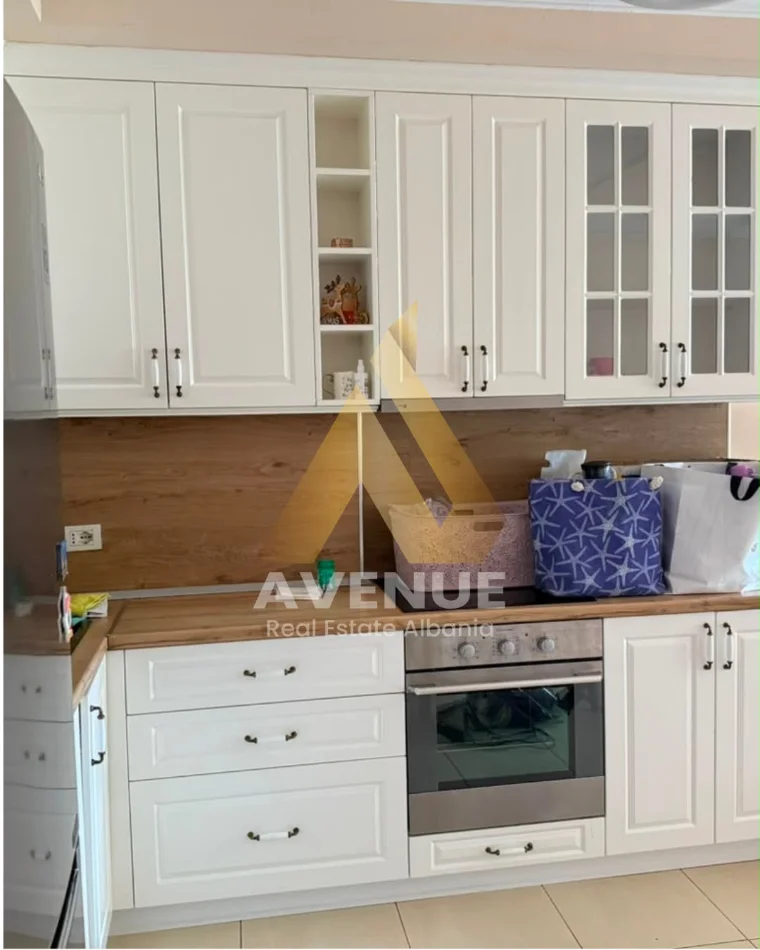 Tirane, jepet me qera apartament 2+1+Ballkon Kati 2, 95 m² 750 € (Rruga Tidh Dahia)