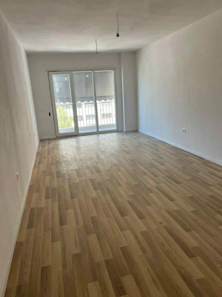 Tirane, jepet me qera apartament 2+1 BOSH Kati 3, 100 m² 500 € (ASTIR KOMPLEKSI MOLLA)