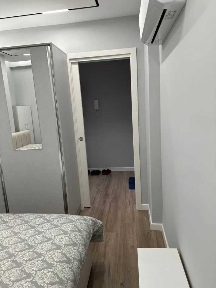 Tirane, jepet me qera apartament 2+1 Kati 3, 78 m² 900 € (Shkolla e Kuqe)