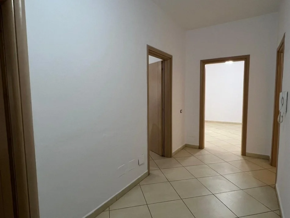 Tirane, jepet me qera apartament 3+1 Kati 2, 120 m² 600 € (Kopshti Zoologjik)