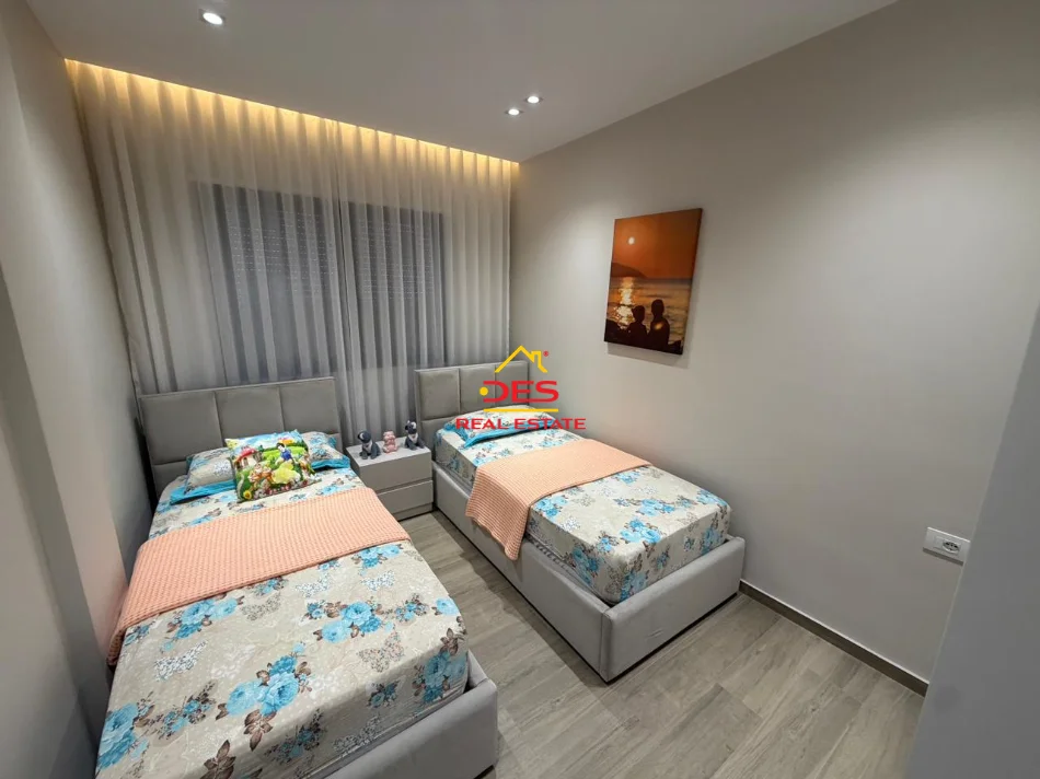 Vlore, jepet me qera apartament 2+1+Ballkon Kati 6, 110 m² 600 € (Rruga Gjergj Kastrioti)