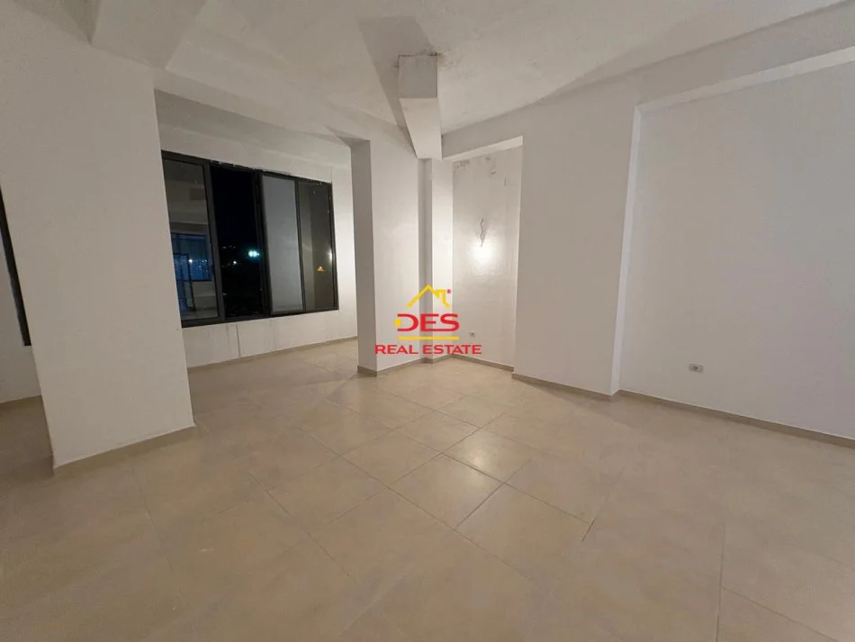 Vlore, jepet me qera ambjent biznesi Kati 2, 55 m² 400 € (Rruga Sadik Zotaj)