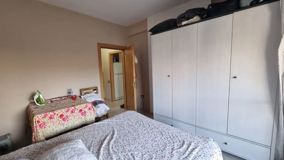 Tirane, jepet me qera apartament 1+1+Ballkon Kati 2, 49 m² 550 € (Petro Korcari)