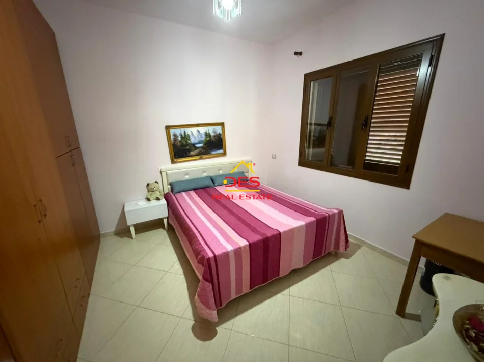 Vlore, jepet me qera Vile 3+1+Ballkon Kati 2, 120 m² 500 € (Rruga Demokracia)