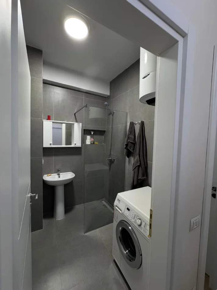 Tirane, jepet me qera apartament 1+1+Ballkon , 70 m² 400 € (Rruga Sokrat Miho)