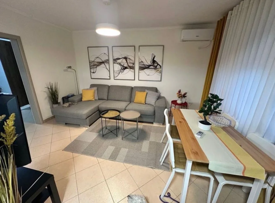 Tirane, jepet me qera 1+1 Kati 3, 60 m² 600 € (Rruga Muhamed Gjollesha)