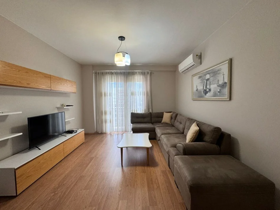 Tirane, jepet me qera apartament 2+1 Kati 6, 100 m² 500 € (5 Maj)