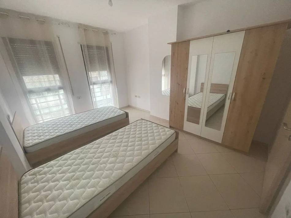 Tirane, jepet me qera apartament 2+1+Ballkon Kati 5, 120 m² 450 € (Teodor Keko)