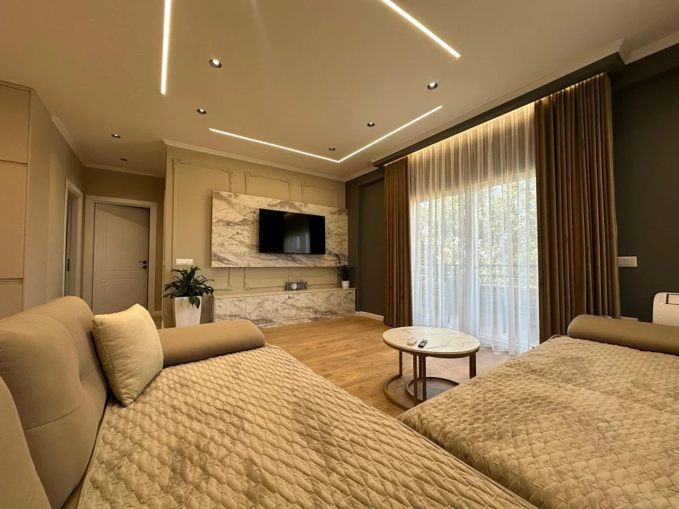 Tirane, jap me qera apartament 2+1+Ballkon , 1.000 € (LIQENI I FARKËS)