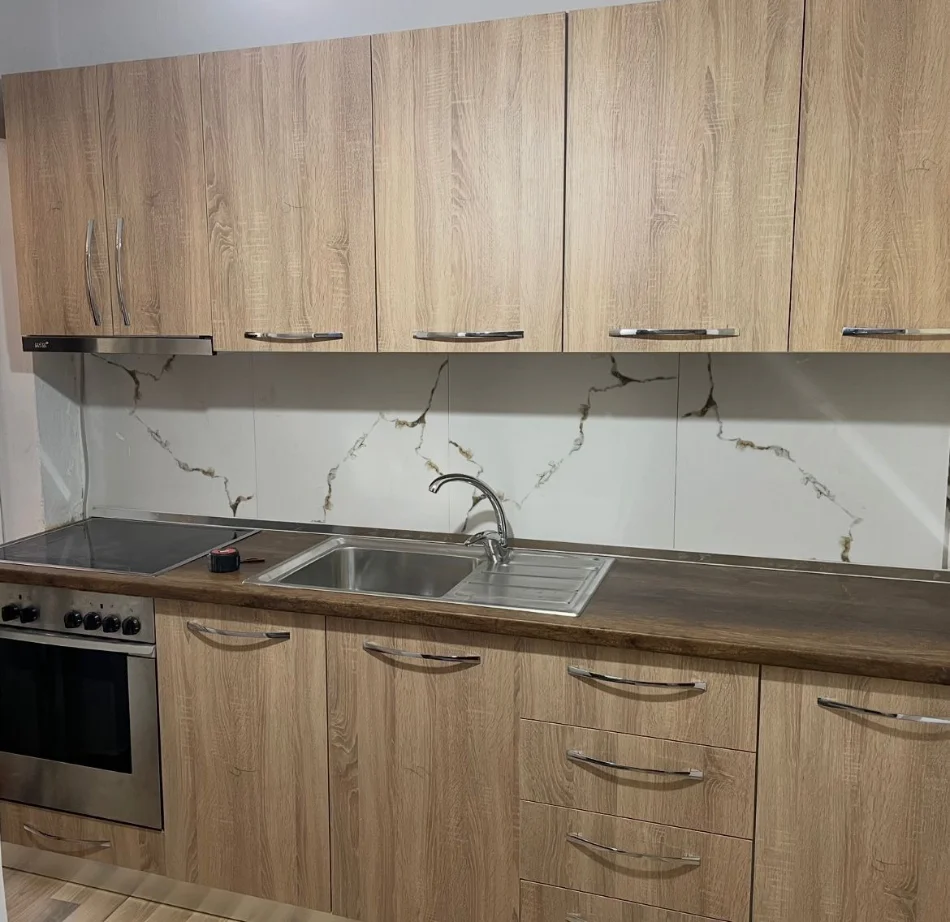 Tirane, jepet me qera apartament 1+1 Kati 2, 60 m² 550 € (Te stacioni trenit perball harry fuls)