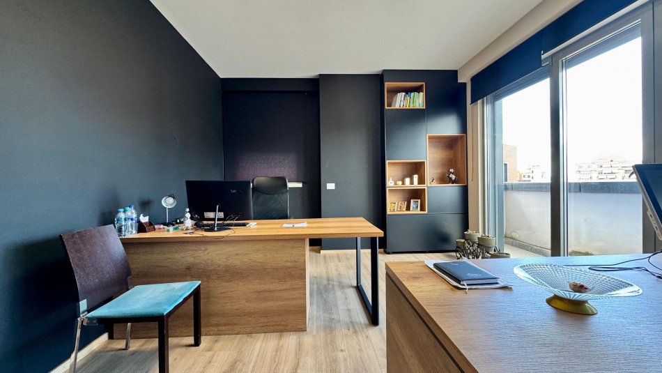 Tirane, jepet me qera zyre Kati 7, 160 m² 2.000 € (Rruga e Kavajes)