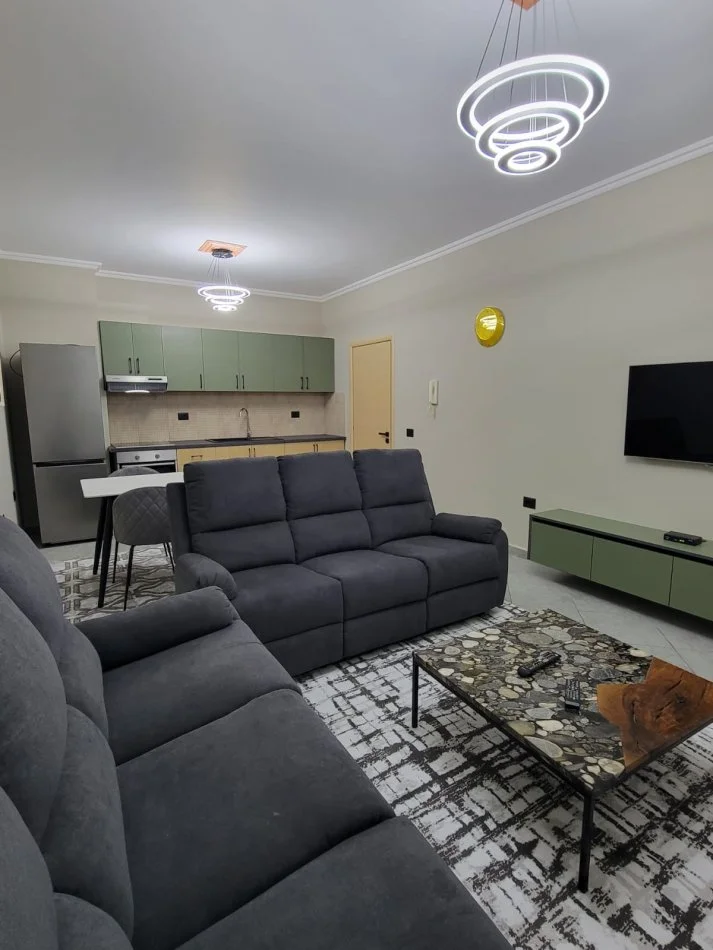 Tirane, jepet me qera apartament 2+1 Kati 2, 420 € (Fresk)
