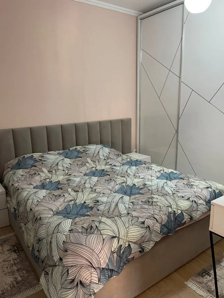 Tirane, jepet me qera apartament 1+1+Ballkon Kati 5, 650 € 