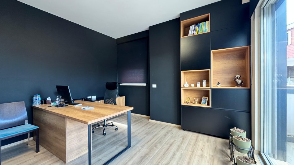 Tirane, jepet me qera zyre Kati 7, 160 m² 2.000 € (Rruga e Kavajes)