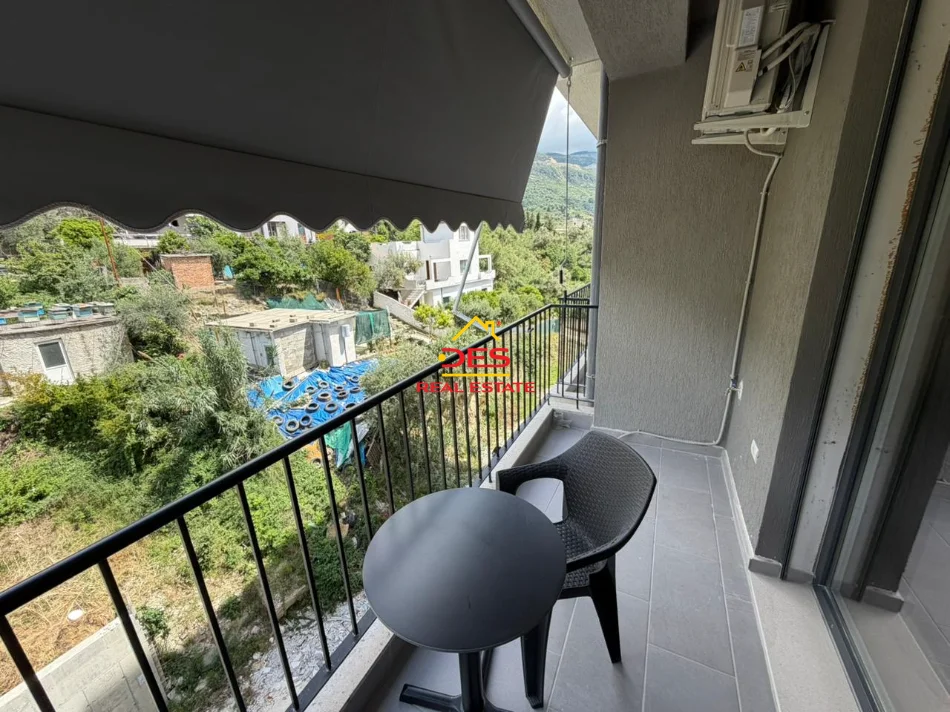 Vlore, jepet me qera apartament 1+1+Ballkon Kati 3, 70 m² 450 € (Lungomare)