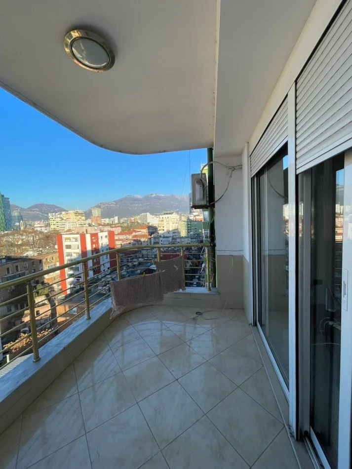 Tirane, jepet me qera apartament 2+1 Kati 9, 104 m² 800 € (Blloku)