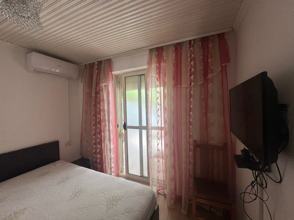 Tirane, jepet me qera apartament 1+1 Kati 1, 70 m² 450 € (Komuna e Parisit)