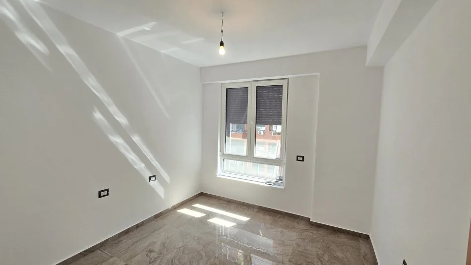 Tirane, jepet me qera zyre Kati 6, 90 m² 1.000 € (Myslym Shyri)