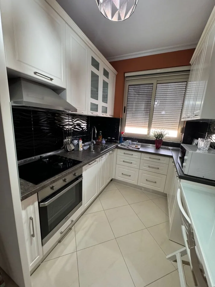 Durres, jepet me qera apartament 2+1+Ballkon Kati 10, 400 € 