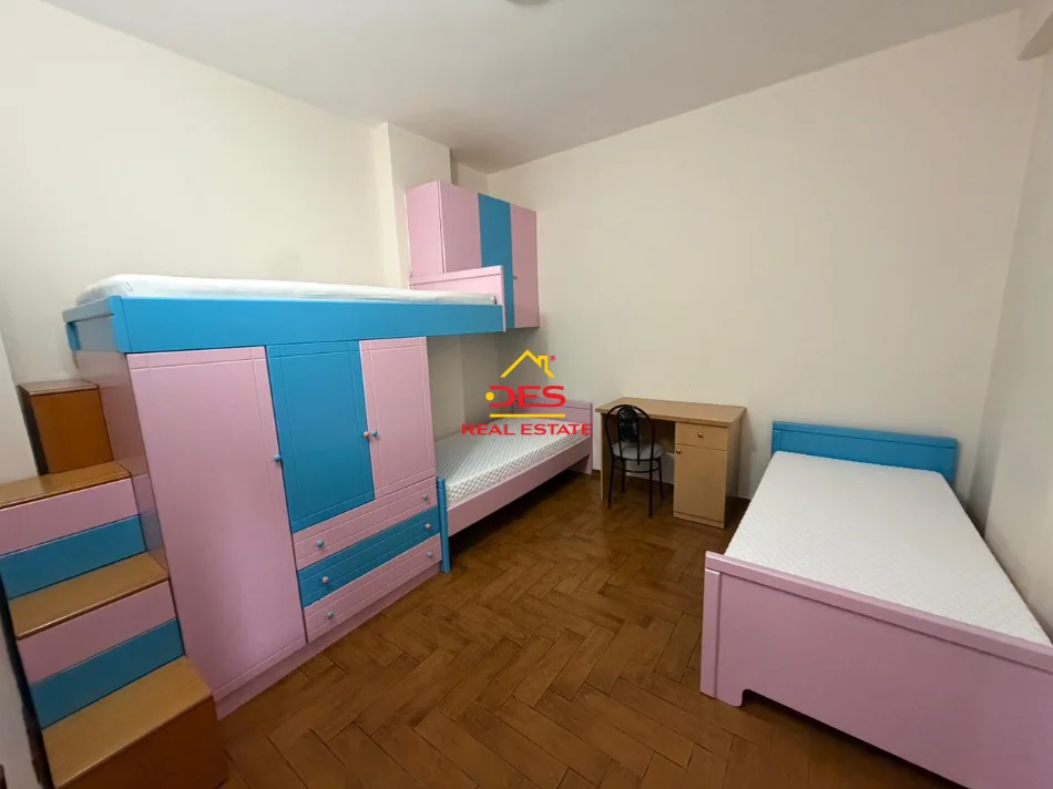 Vlore, jepet me qera apartament 2+1+Ballkon Kati 2, 100 m² 500 € (Rruga Misto Mele)