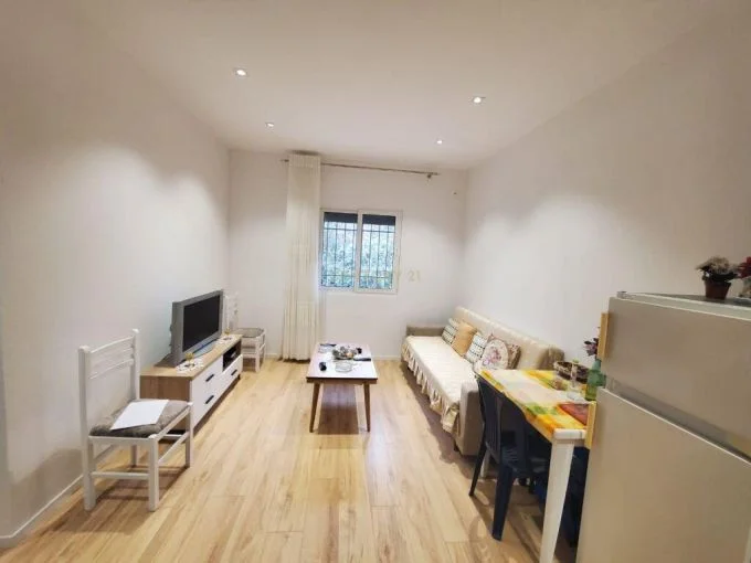 Tirane, jepet me qera apartament 1+1 Kati 0, 50 m² 300 € 