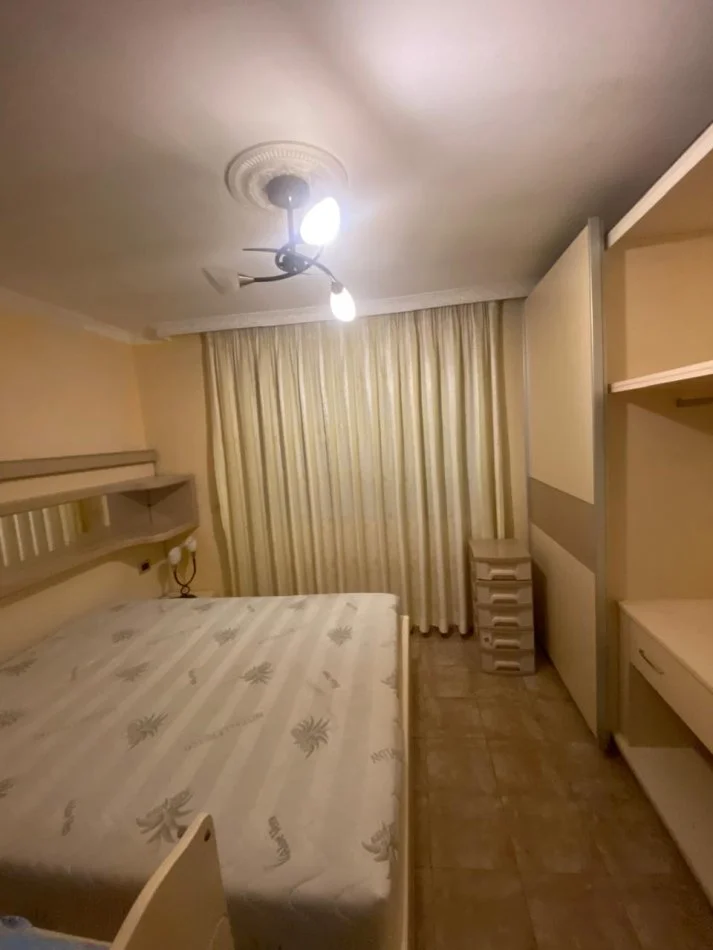 Tirane, jepet me qera apartament 2+1 Kati 1, 90 m² 450 € (Kinostudio)