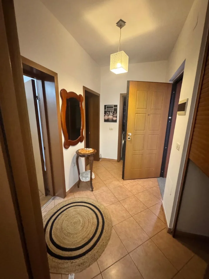 Tirane, jepet me qera apartament 2+1 Kati 4, 100 m² 600 € (Myslym Shyr ,Ish Ekspozita)