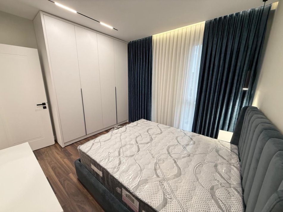 Tirane, jepet me qera apartament 1+1 Kati 4, 65 m² 650 € (Simon gjoni)