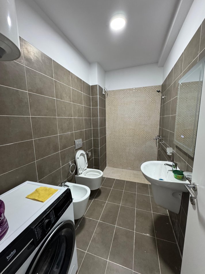 Tirane, jap me qera apartament 1+1 Kati 3, 500 € (Perballe Amerikan 3)