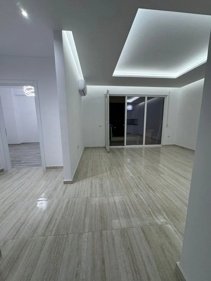 Tirane, jepet me qera apartament 2+1+Aneks Kati 4, 100 m² 600 € (Fusha e Aviacionit)