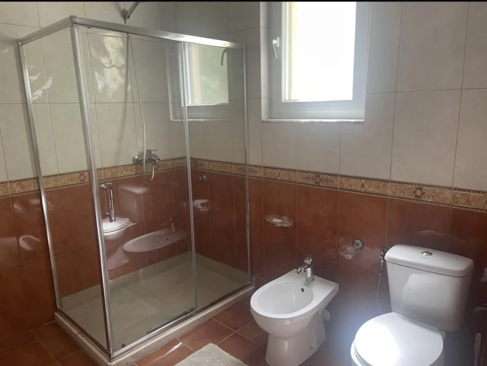 Ofrojme vile me Qira tek Qyteti Studentit.