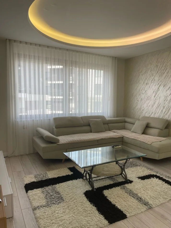 Tirane, jepet me qera apartament 1+1 Kati 9, 70 m² 1.000 € 
