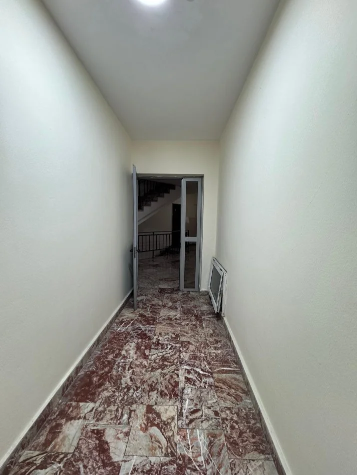 Tirane, shes apartament 2+1+Ballkon Kati 5, 104 m² 240.000 € (Stacioni i Trenit)