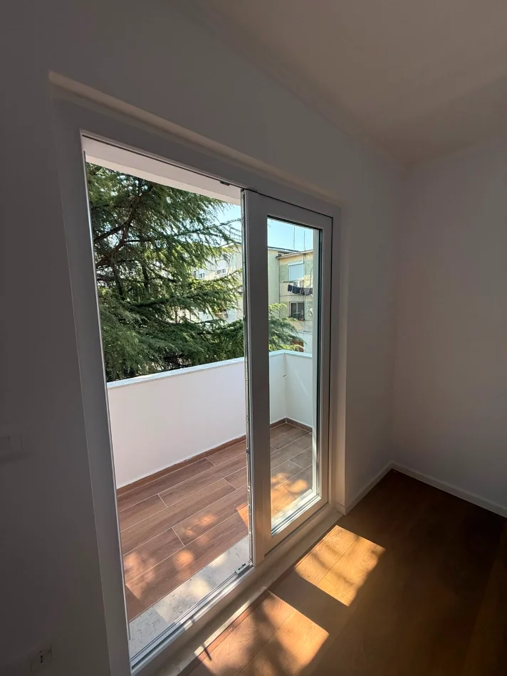Tirane, shitet apartament 1+1 Kati 4, 53 m² 118.000 € (Xhamlliku)