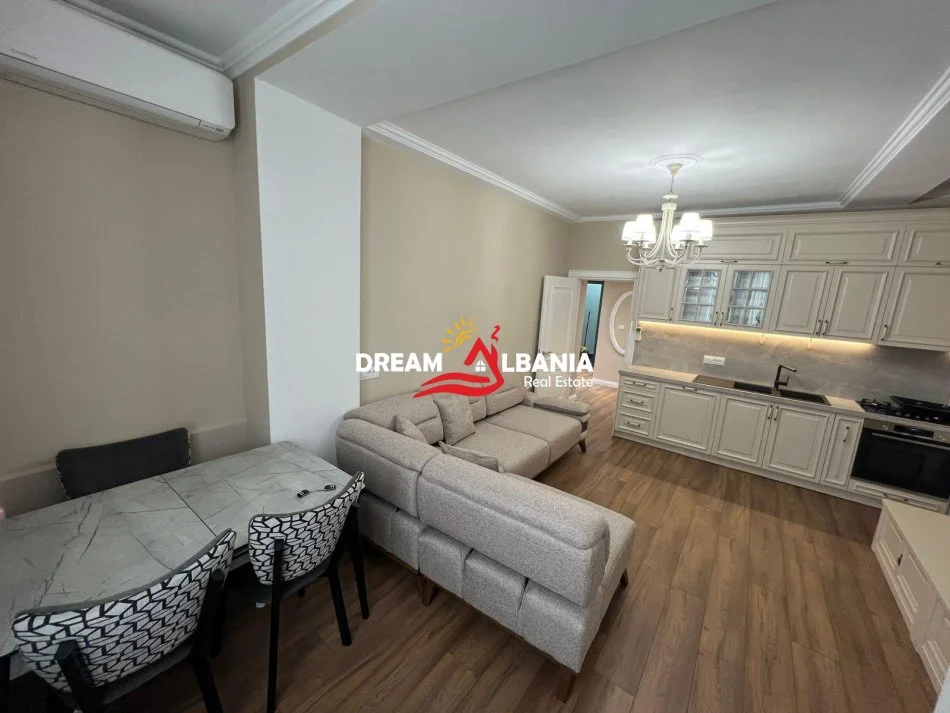 Tirane, jepet me qera apartament 1+1+Ballkon Kati 5, 70 m² 600 € (Prane Shkolles se Baletit)