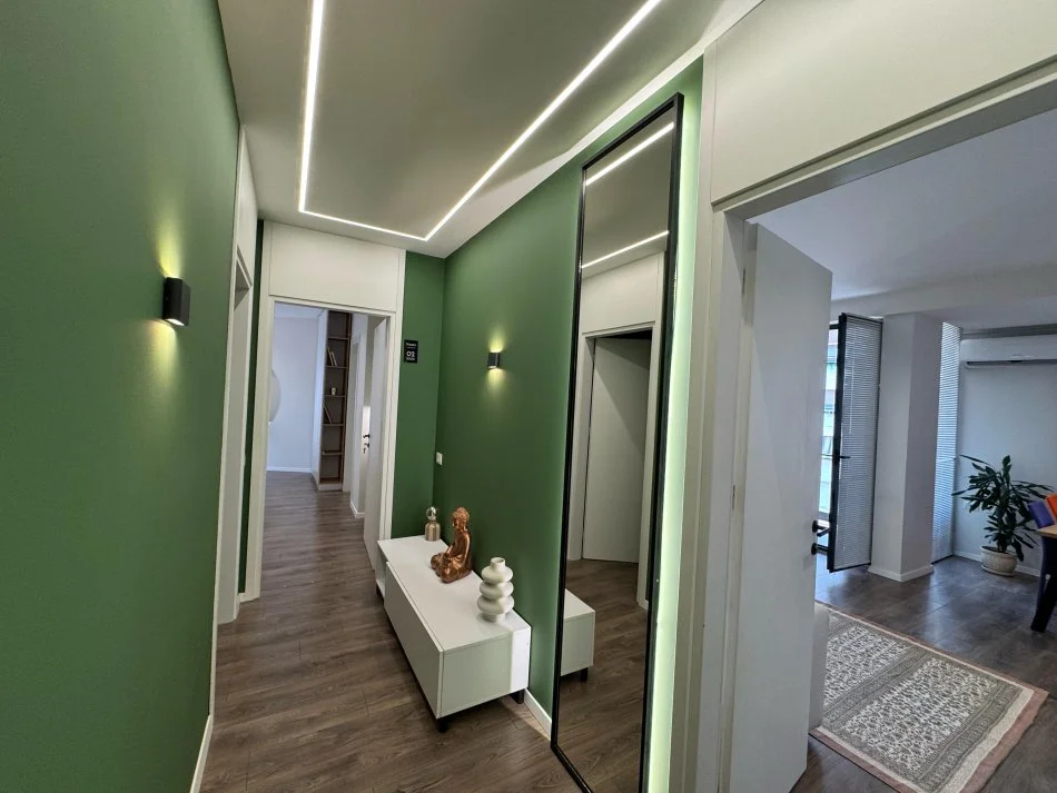 Tirane, jepet me qera apartament 2+1 Kati 4, 146 m² 1.350 € (Vila gold)
