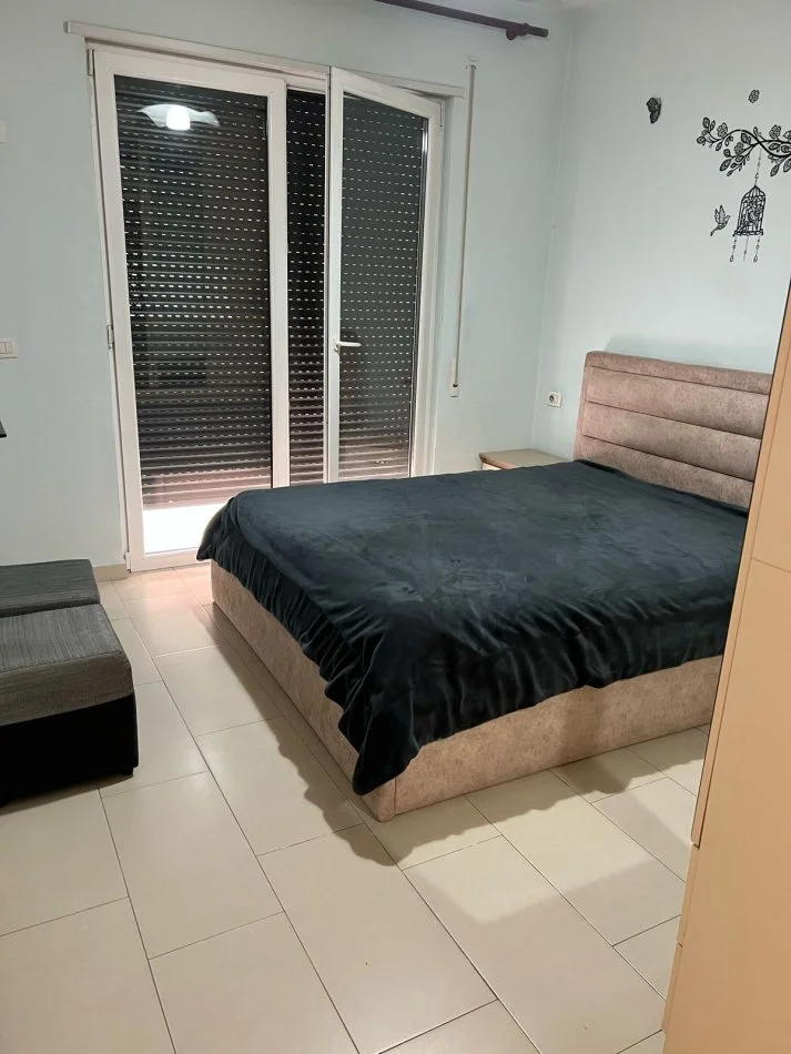 Tirane, jepet me qera apartament 2+1+Ballkon Kati 3, 90 m² 500 € (teodor keko)
