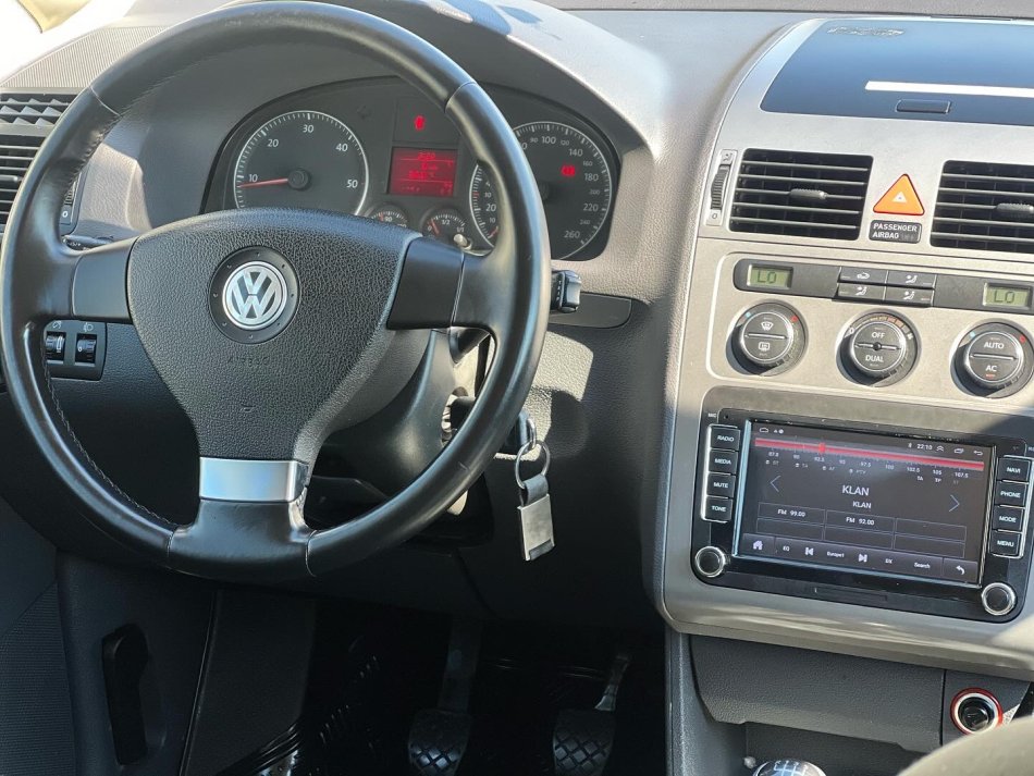 VW TOURAN 1.9 NAFTE 👉 2010 👈 kambio MANUALE - 7 VENDE 6.000 €