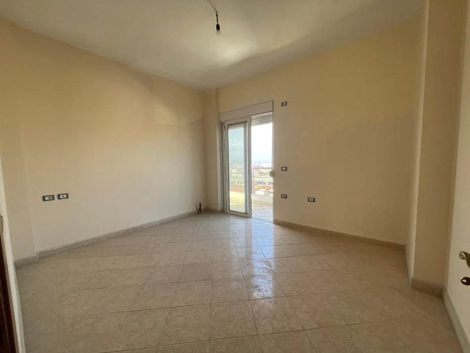 Tirane, shes apartament 3+1+Ballkon Kati 4, 110 m² 140.000 € (Shkoze) OPP49223